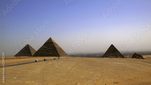 Entre las pirámides photo