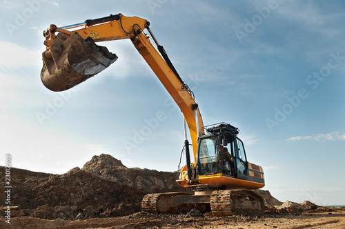 Fotografi Excavator loader in construction sandpit area