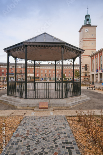 La place Max Lejeune devant la Mairie d'Abbeville photo