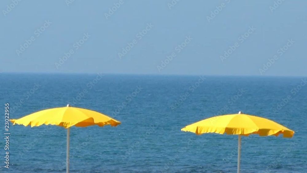 Ombrelloni gialli