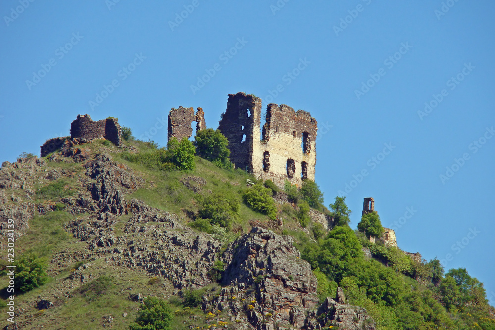 Vestiges du château d'Artias