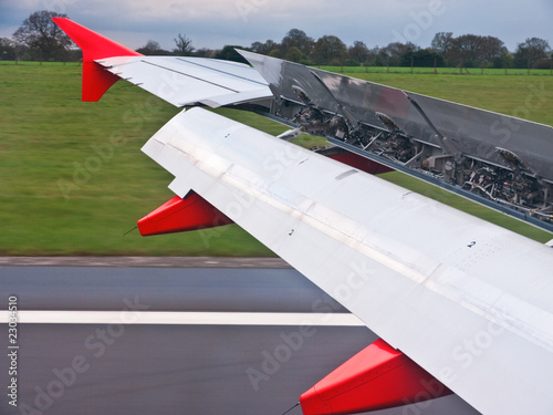 Foto Planes wing flaps open