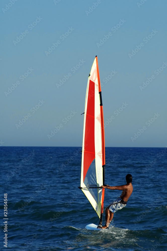 Naklejka premium an image of a man windsurfing on summer time
