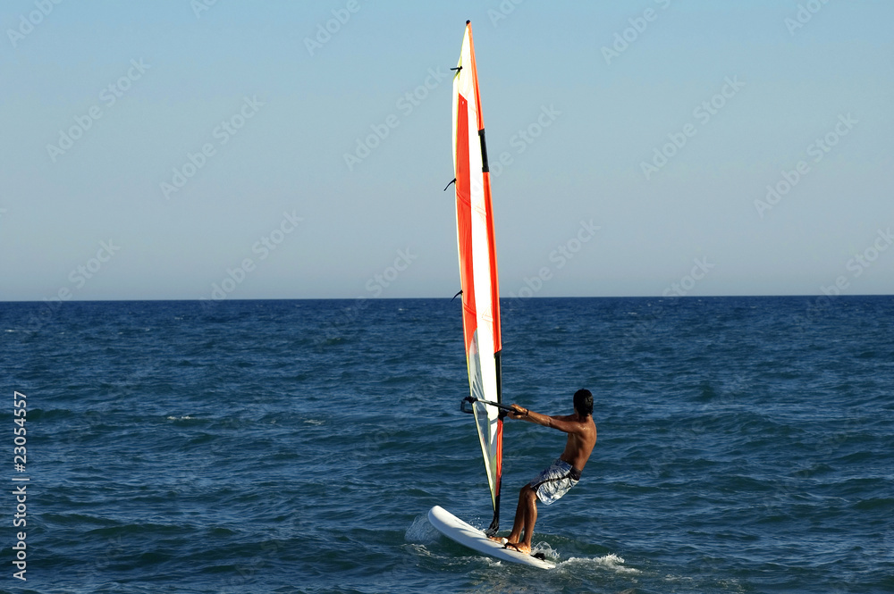 Naklejka premium an image of a man windsurfing on summer time