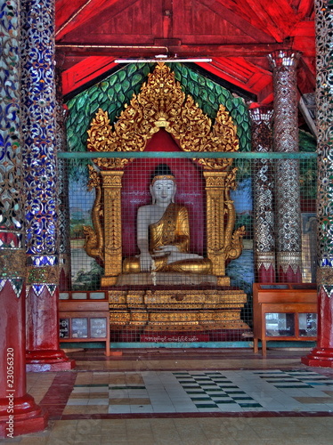Myanmar, Bagan - Shwezigon Paya Buddha © Ivan Trizlic