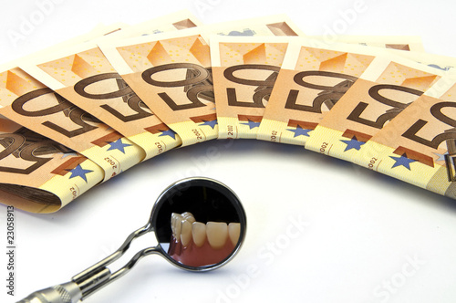 Money and dental care © Qazix