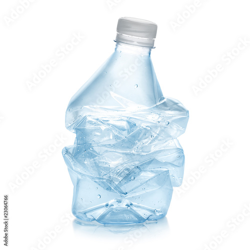Botella de plastico aplastada photo
