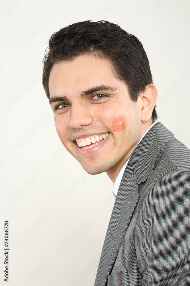 junger mann mit lippenstift Kuss junger mann mit lippenstift Kuss
