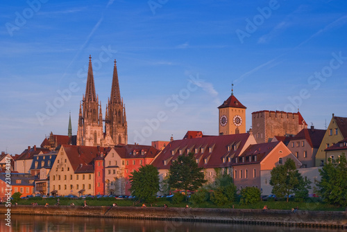 Regensburg, river promenade with cathedral and town hall tower in afternoon sunlight © Robert Ruidl