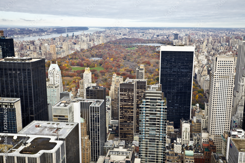 Fototapeta premium Manhattan buildings and central park at fall.