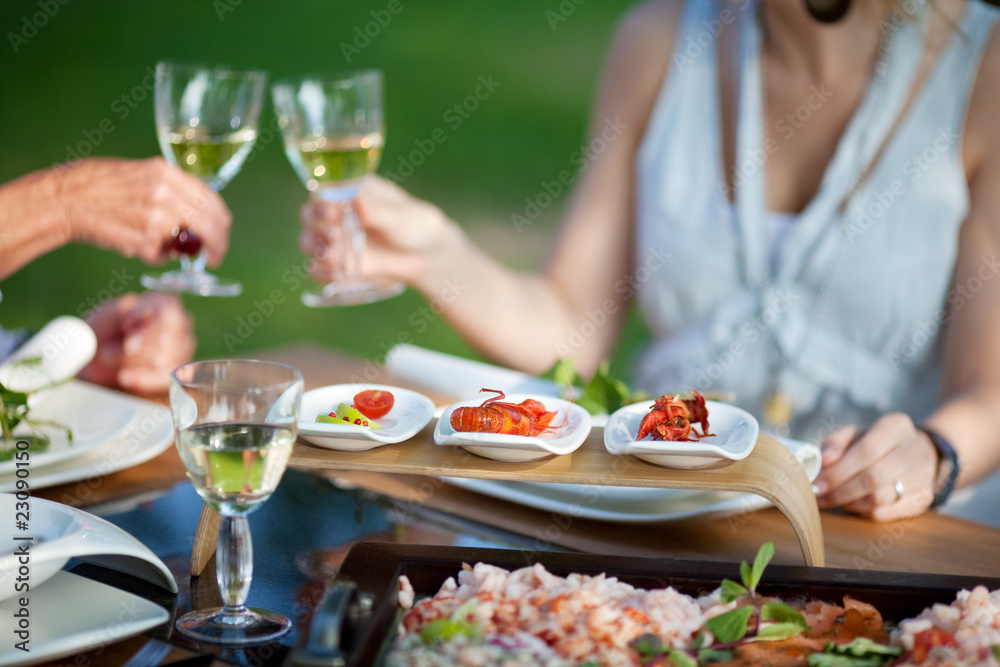 garnelen und anstoßen mit weißwein garnelen und anstoßen mit weißwein