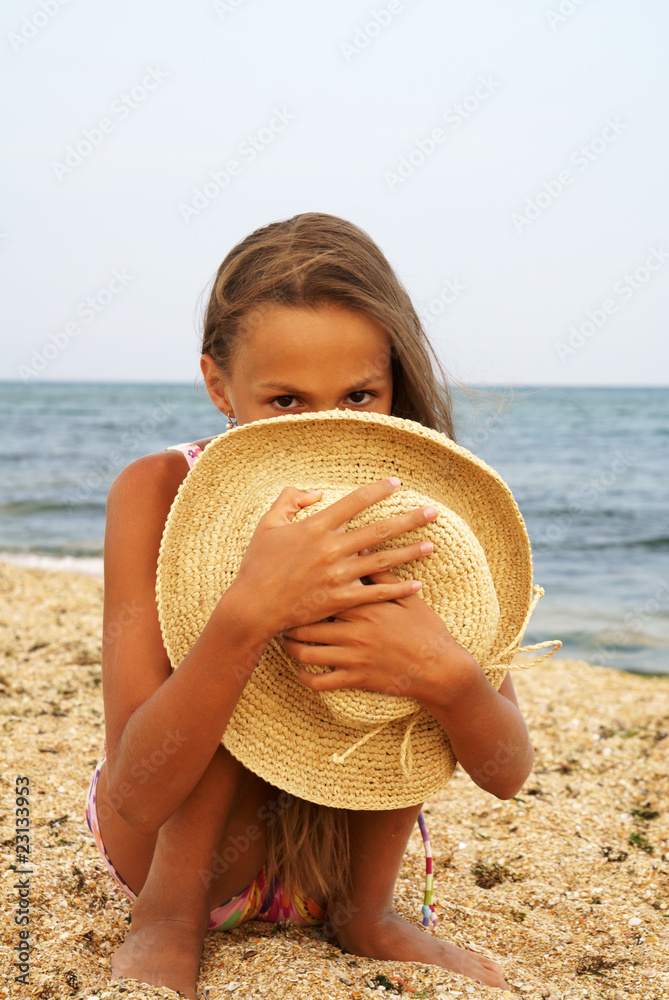 preteen beach Preteen girl on a beach Stock 写真 | Adobe Stock