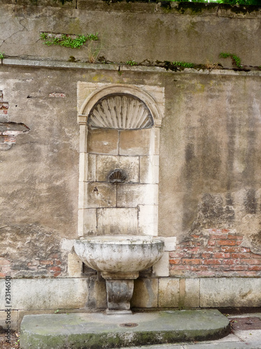 Fontaine à Clamecy, France photo