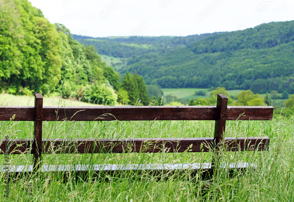 Fototapeta premium Sitzbank und Erholung in der Natur