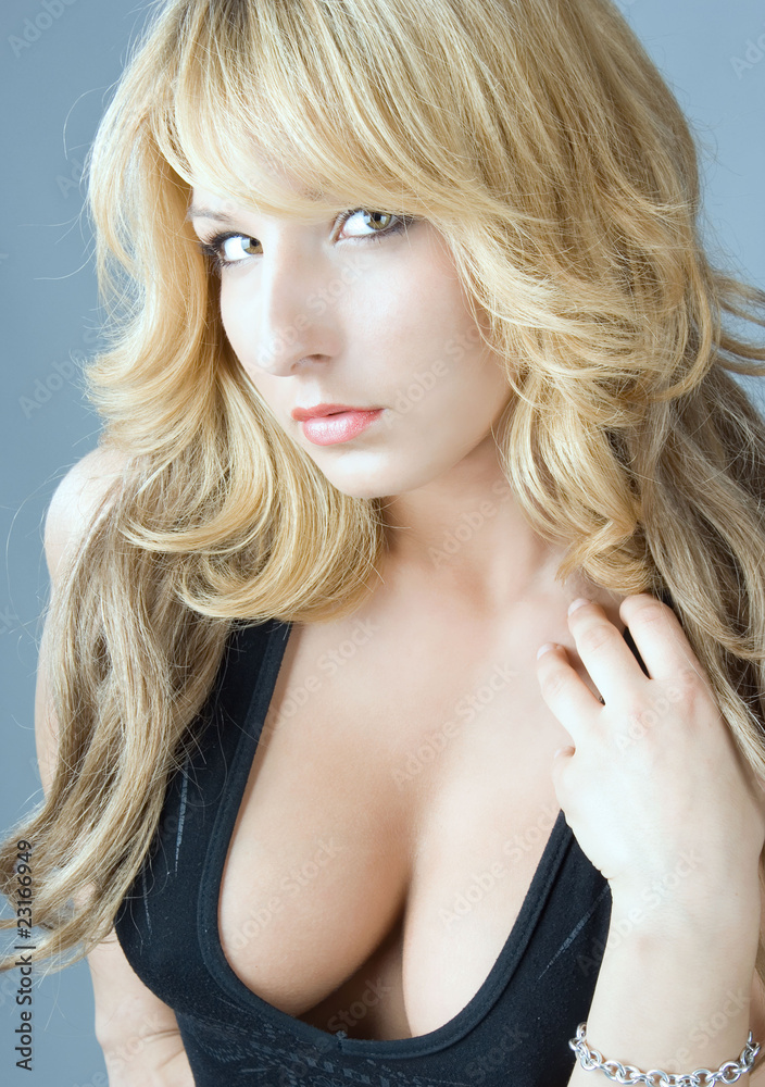 Fototapeta premium Beautiful fashion woman portrait