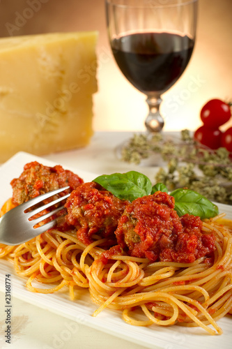 spaghetti with meatball-spaghetti e polpetta