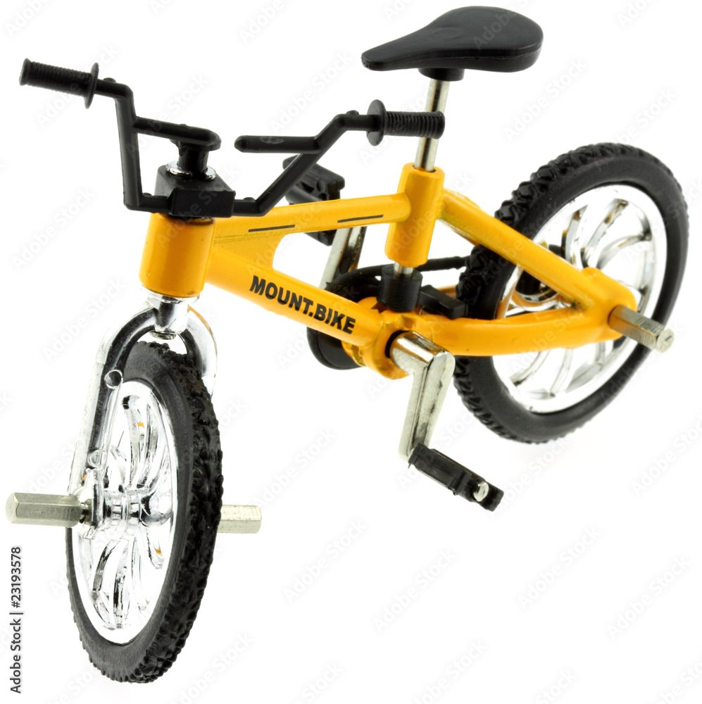 vélo de descente jaune, "mountain bike", fond blanc Stock Photo | Adobe  Stock