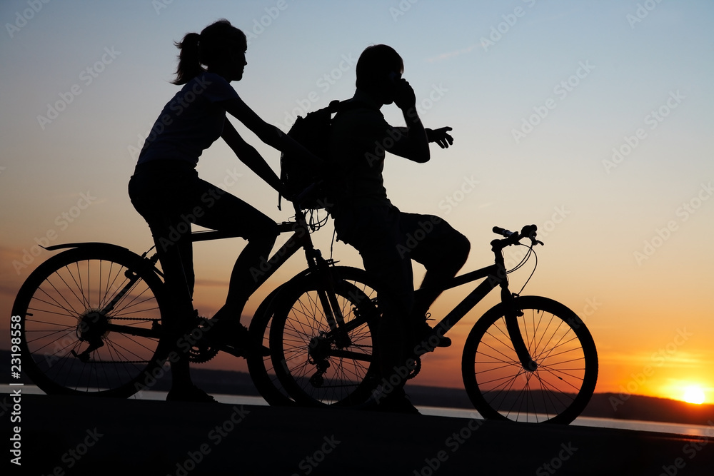 Fototapeta premium Couple on bicycles