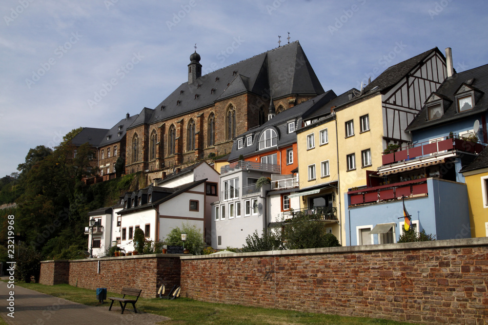 Saarburg Altstadt mit Kirche Laurentius