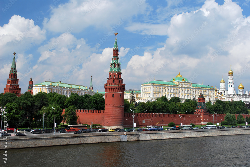 Face au Kremlin de Moscou