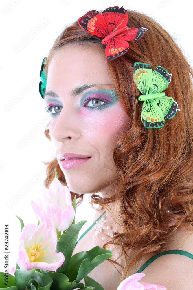 Naklejka premium Red-haired woman with flowers