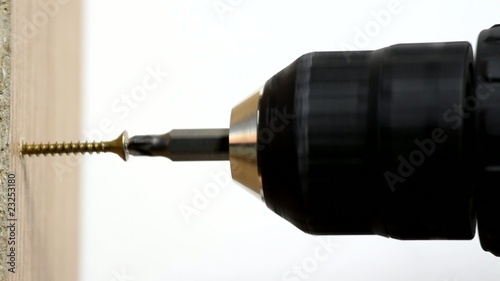 Cordless screwdriver screwing work