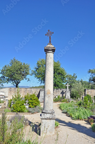 colonne au cimetière