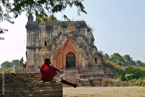 Tempel mit Novizen photo