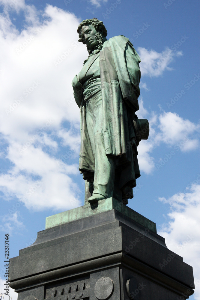 Fototapeta premium Statue to poet A.Pushkin