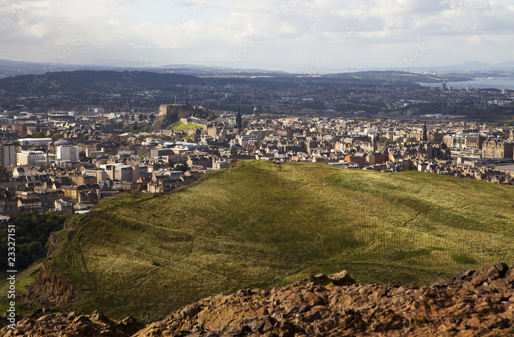 Naklejka premium Edinburgh From Holyrood Park