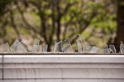 Tessons de verre sur un mur photo