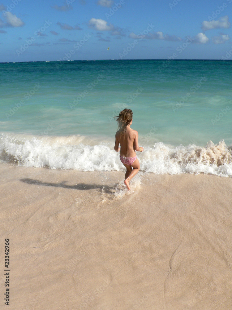 enfant dans l eau enfant dans l eau