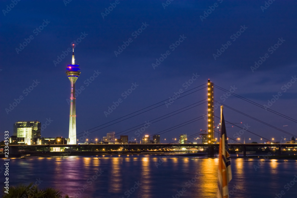 Skyline Düsseldorf bei Nacht