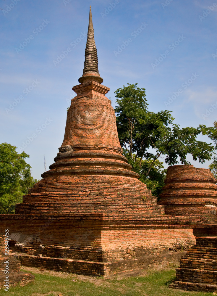 Fototapeta premium Pagoda of sukothai historical park