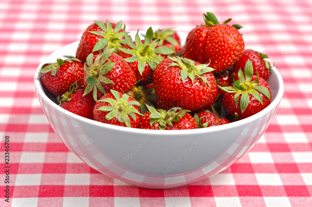 Bowl with strawberries Bowl with strawberries