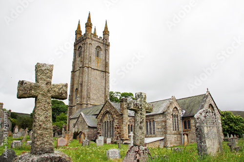 Kirche mit Friedhof