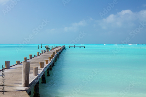 Fototapeta Naklejka Na Ścianę i Meble -  cancun, pontile di legno