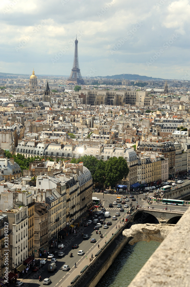Vue de Paris depuis la cathédrale notre dame de Paris