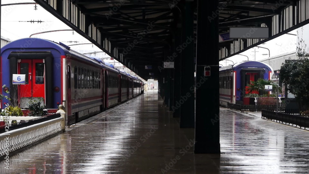 Wet rail station platform Wet rail station platform