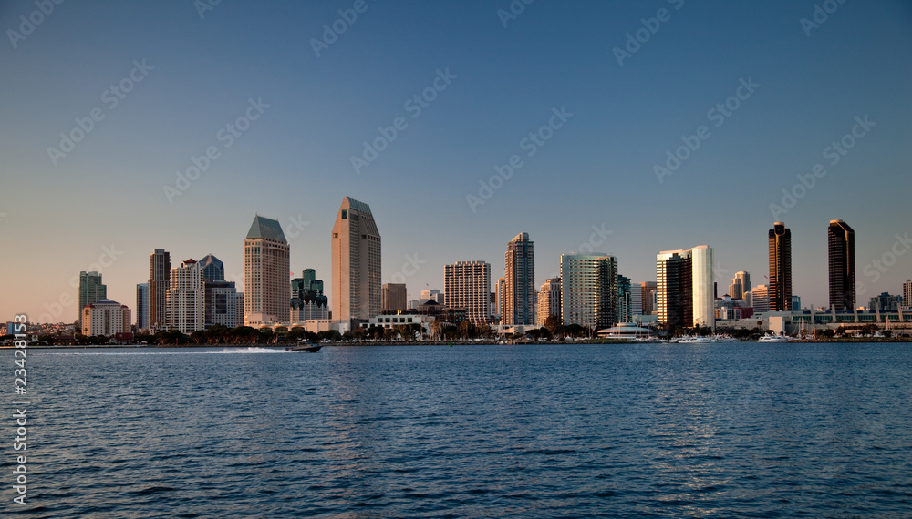 Fototapeta premium Panoramę San Diego w pogodny wieczór