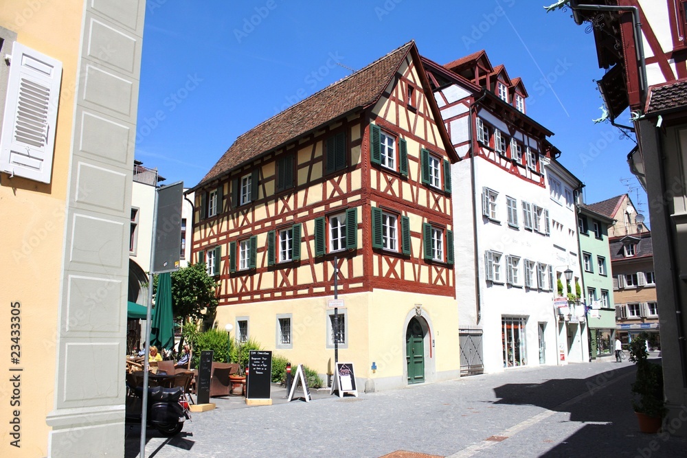 Konstanz - Strasse mit Fachwerkhaus