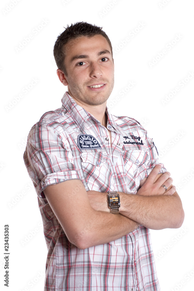 jeune homme bras croisé sur fond blanc jeune homme bras croisé sur fond blanc