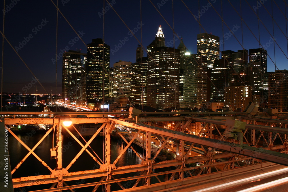 Naklejka premium Most Brookliński w nocy