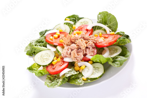 salad tuna tomato corn and onion