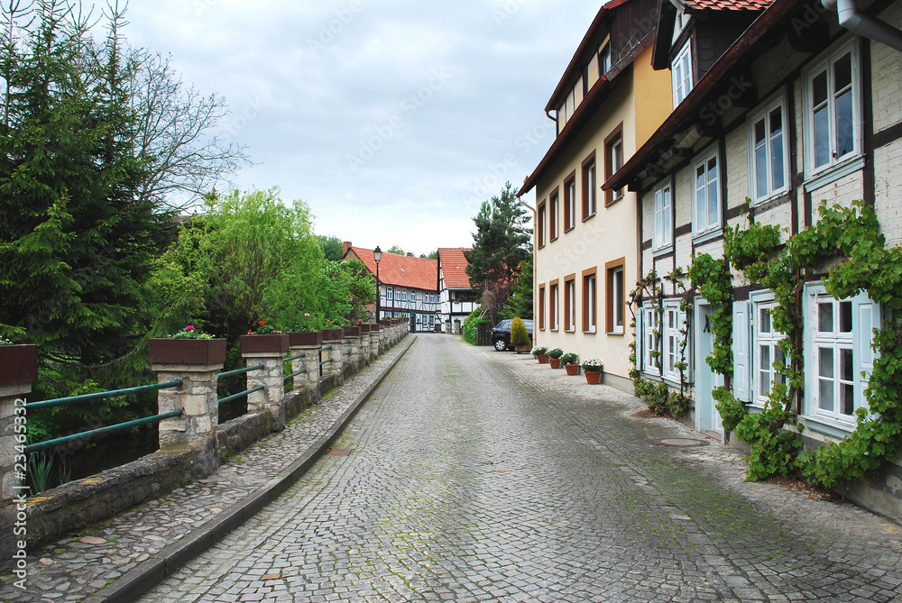 Straße am Wasser