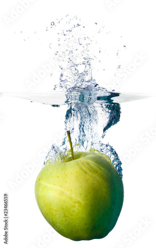 green apple splash in water
