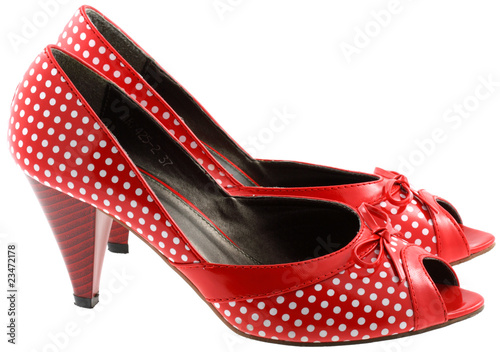 chaussures féminines rouges à pois blancs, fond blanc