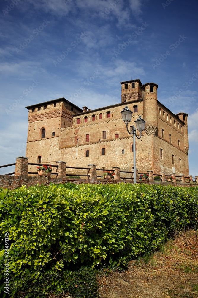Castello di Grinzane Cavour 5, Cuneo (Piemonte), Italia