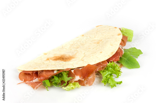 piadina al crudo e misticanza photo