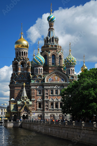 Le Sang-Versé au bord du canl à Saint Petersbourg